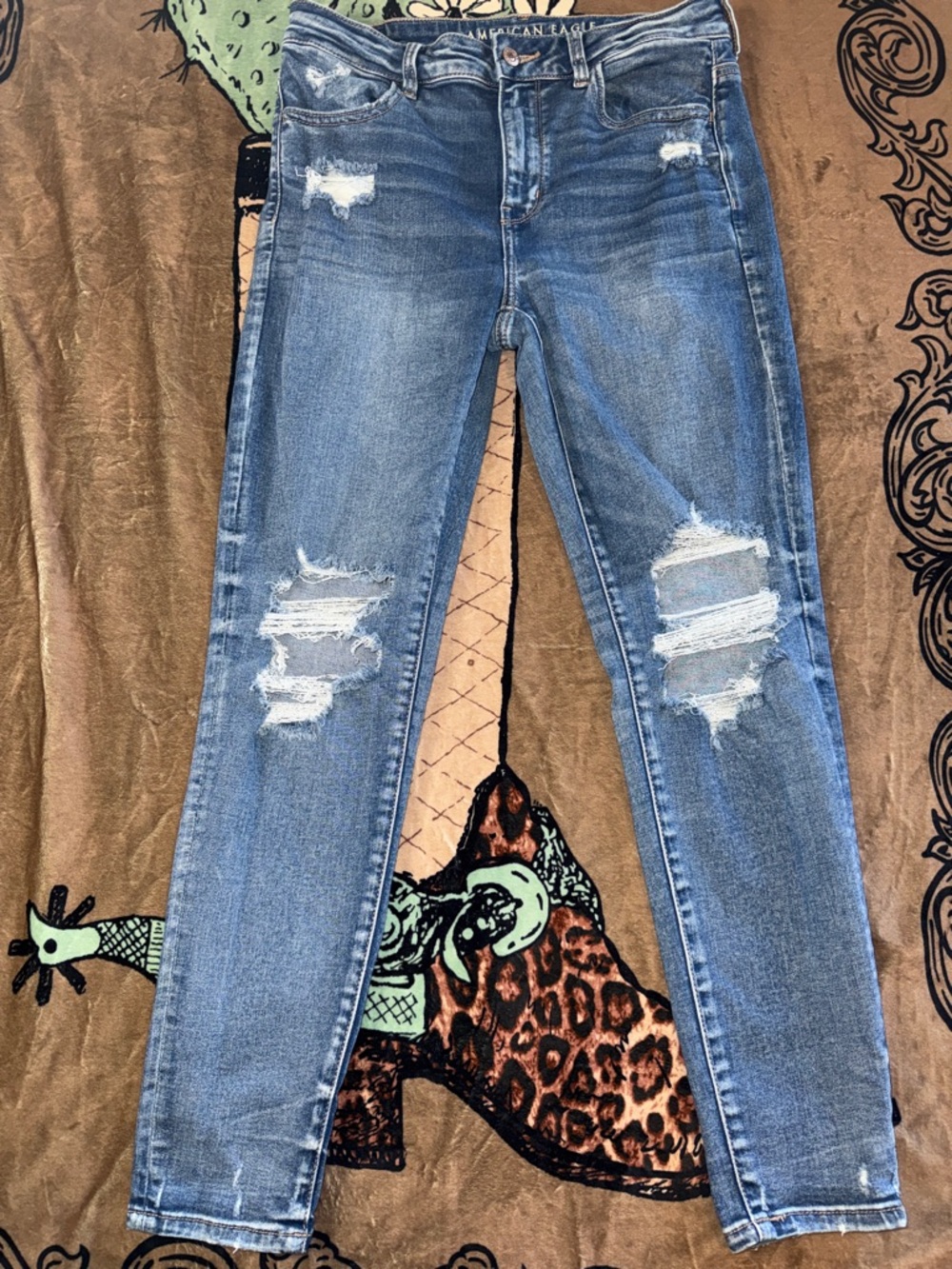 NWOT Women’s 28 American Eagle Outfitters Skinny Distressed Jeans